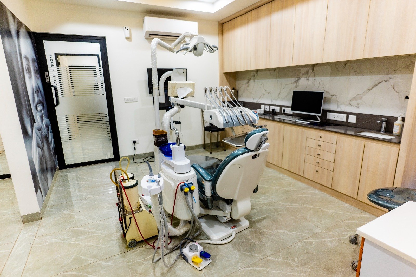 Treatment room and equipment